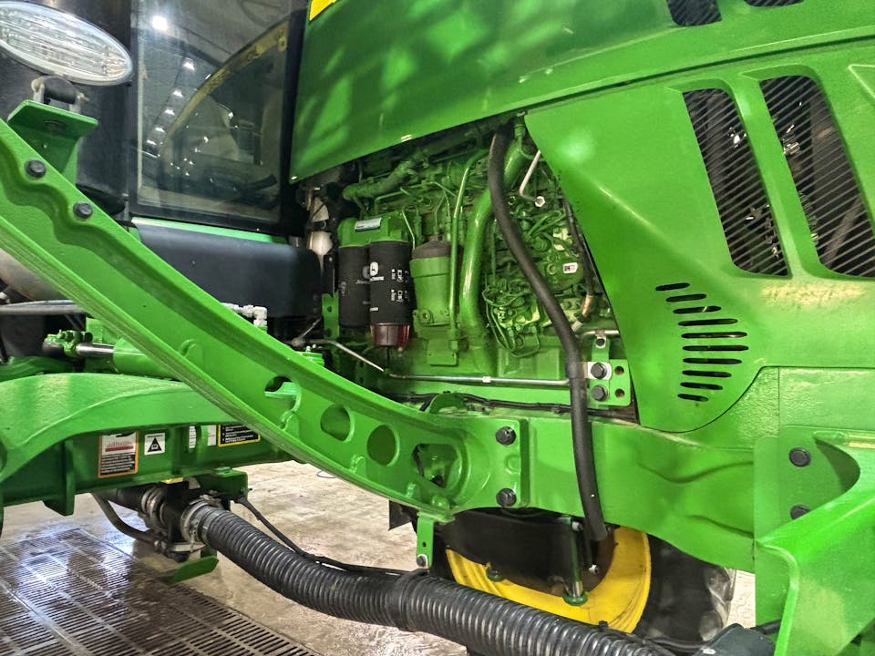John Deere R4044