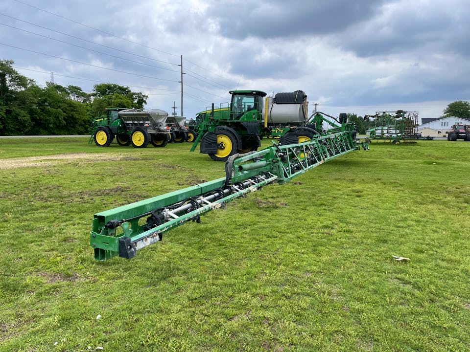 John Deere R4044
