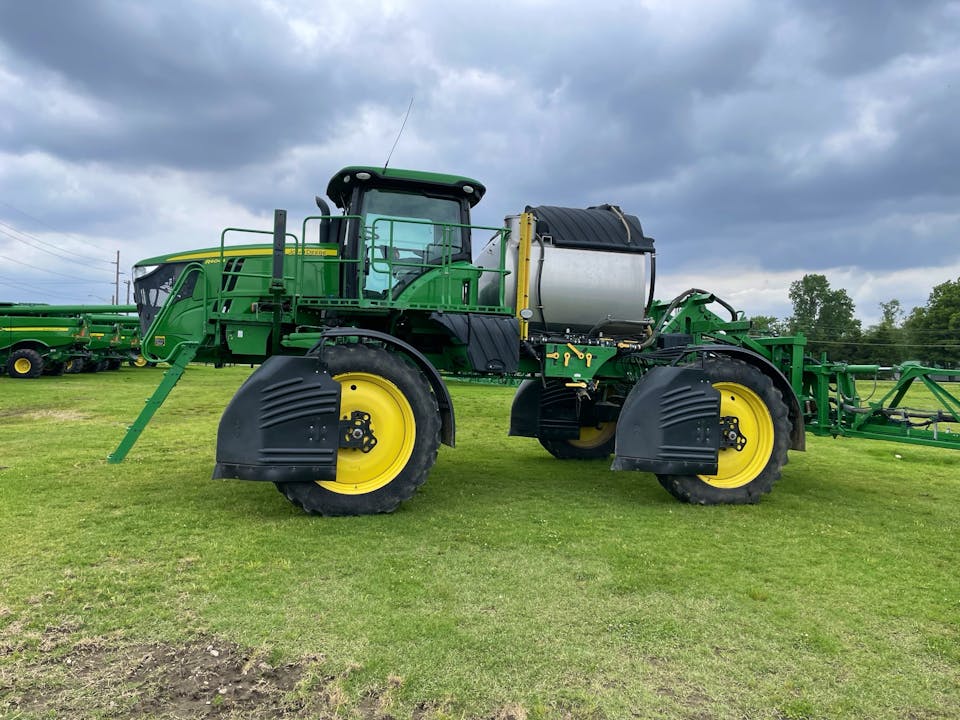 John Deere R4044