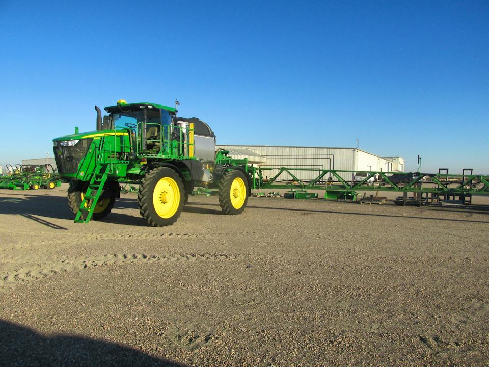 John Deere R4044