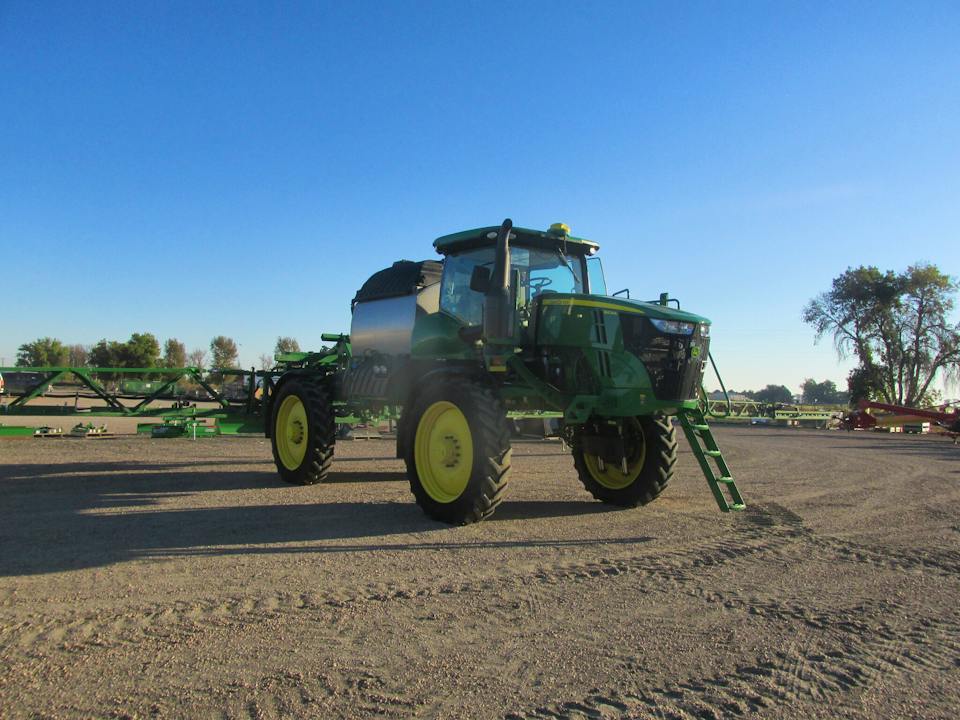John Deere R4044