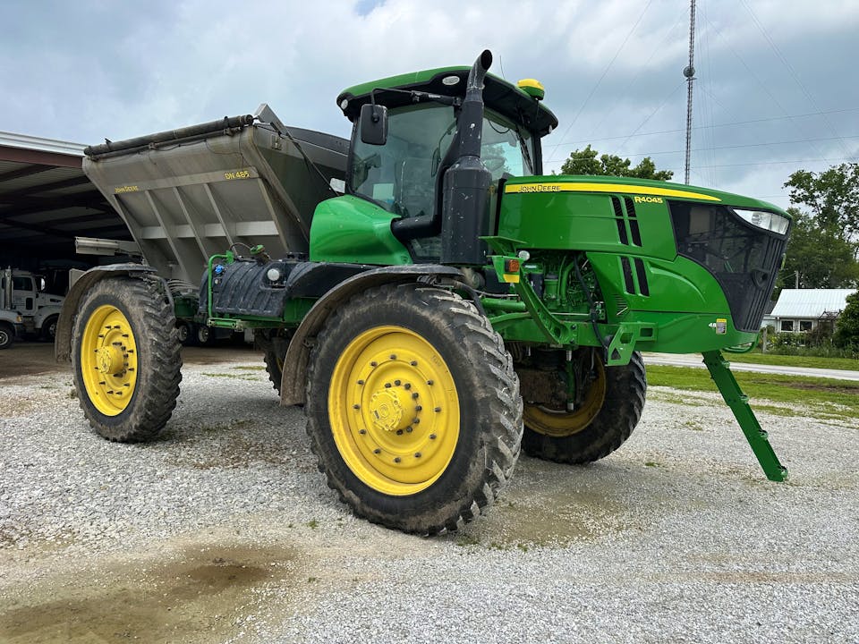 John Deere R4045