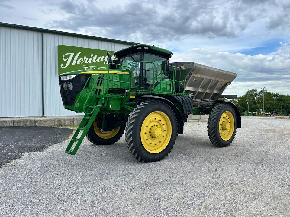 John Deere R4045