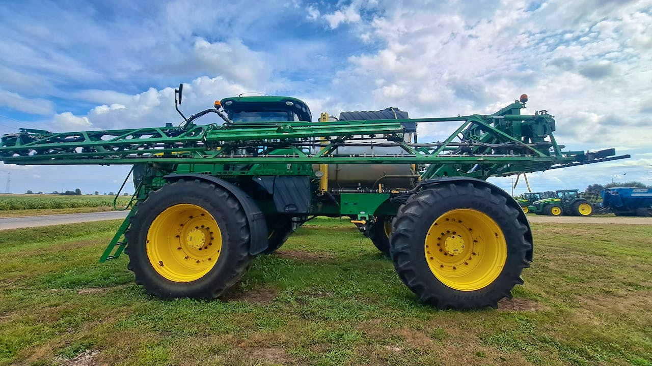 John Deere R4045