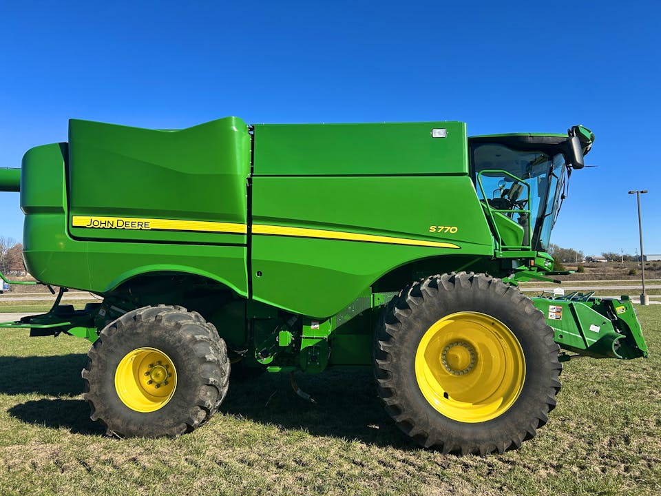John Deere S770