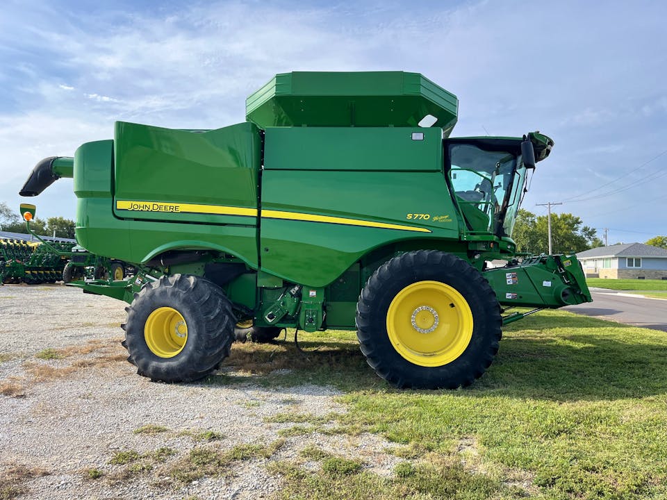 John Deere S770