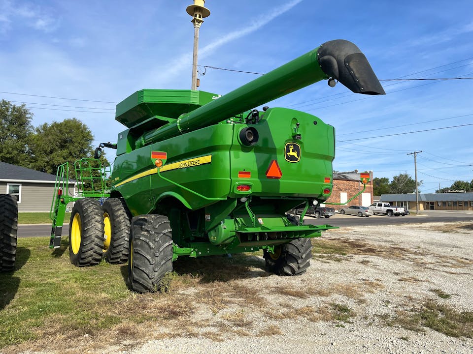 John Deere S770