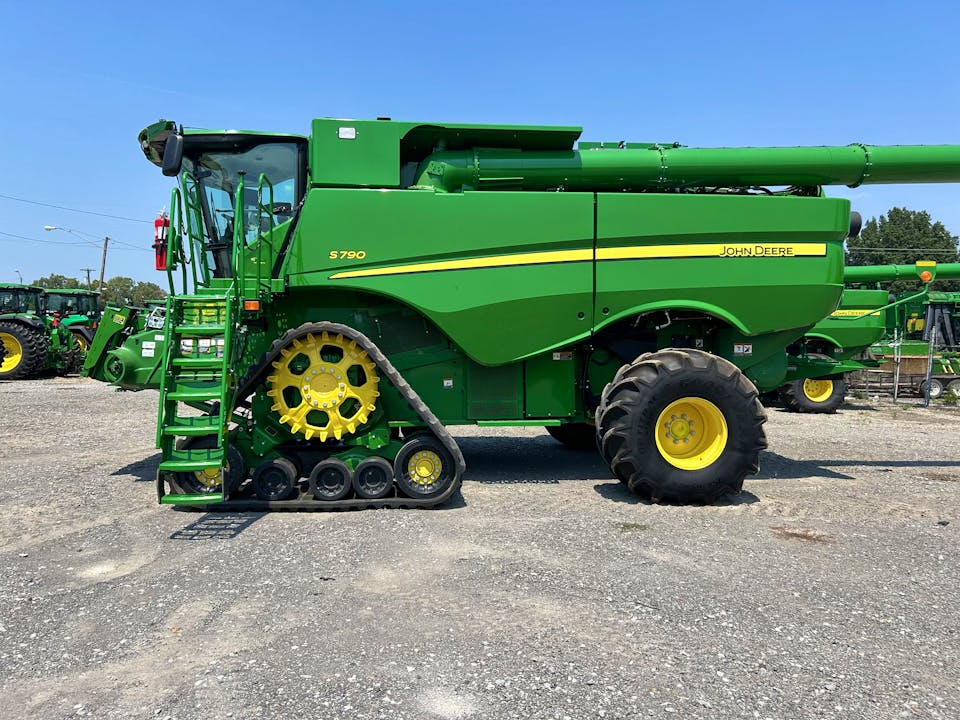 John Deere S790