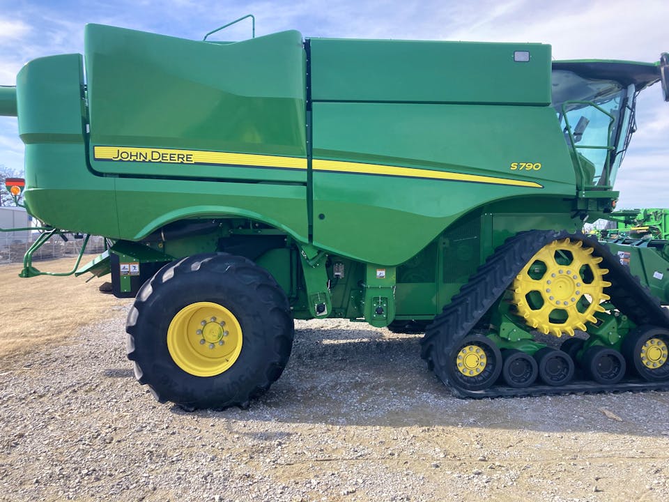 John Deere S790