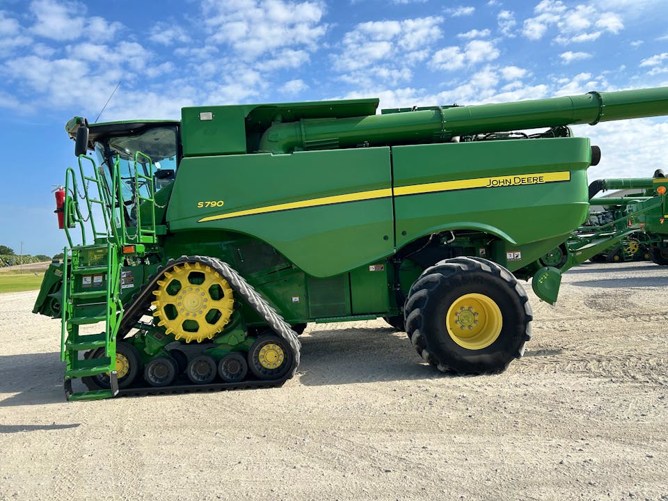 John Deere S790