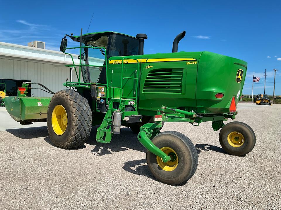 John Deere W235