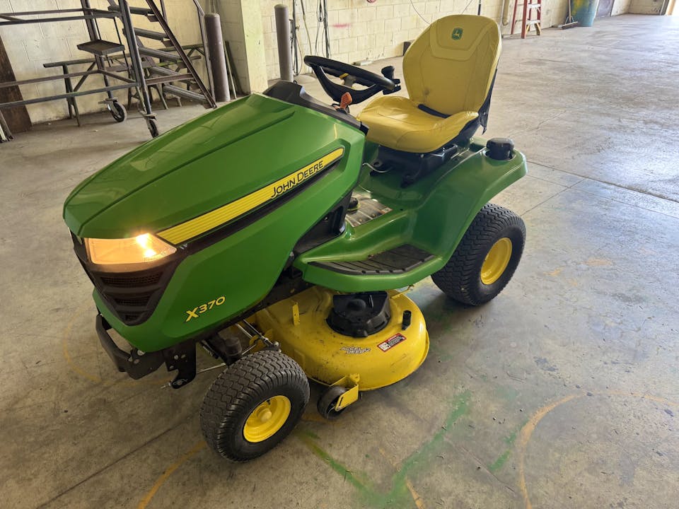 John Deere X370