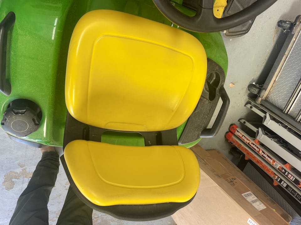 John Deere X570