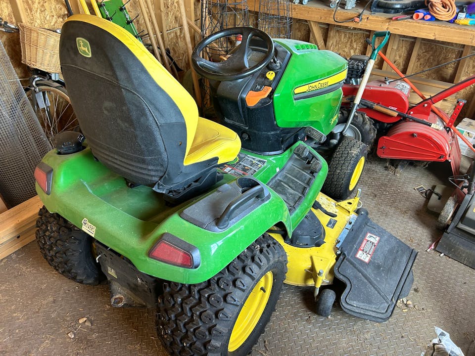 John Deere X590