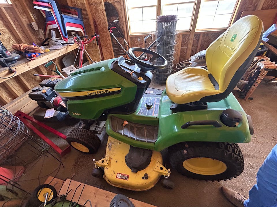 John Deere X590