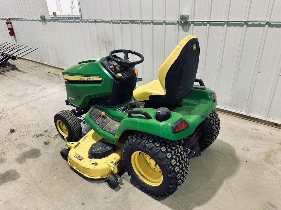 John Deere X590