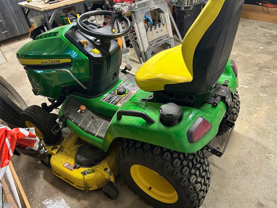 John Deere X590