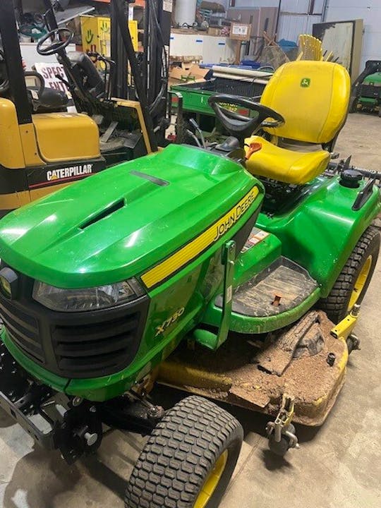 John Deere X730