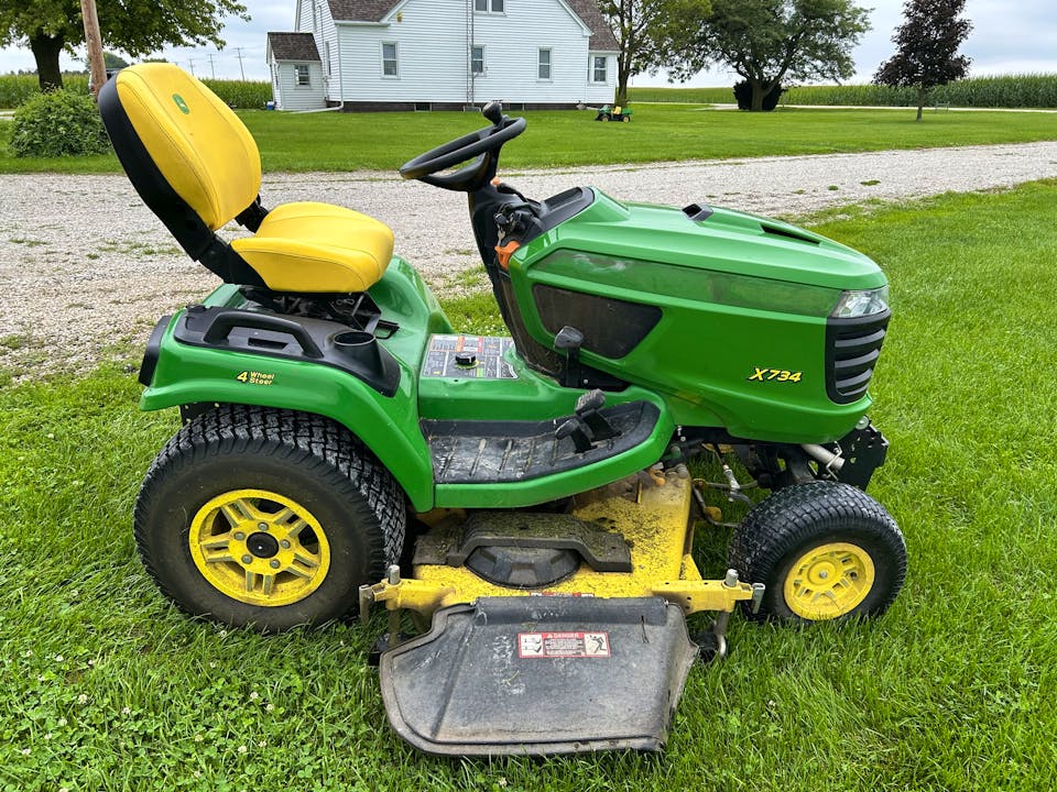 John Deere X734