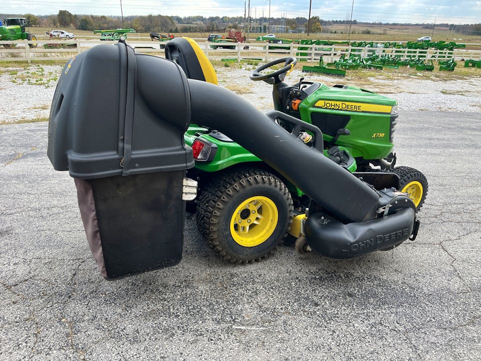 John Deere X738