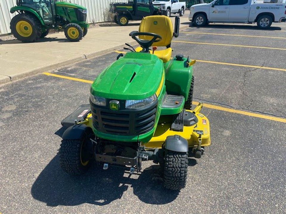 John Deere X738