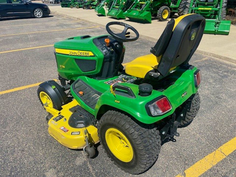John Deere X738