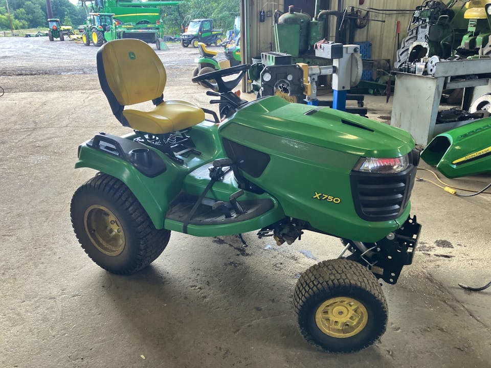 John Deere X750