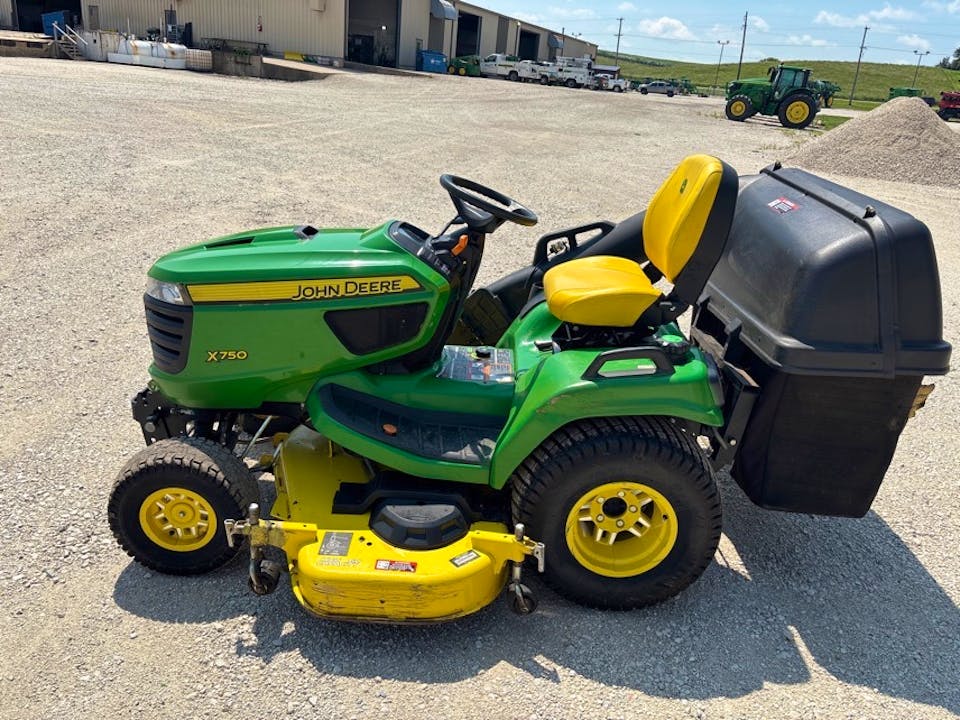 John Deere X750