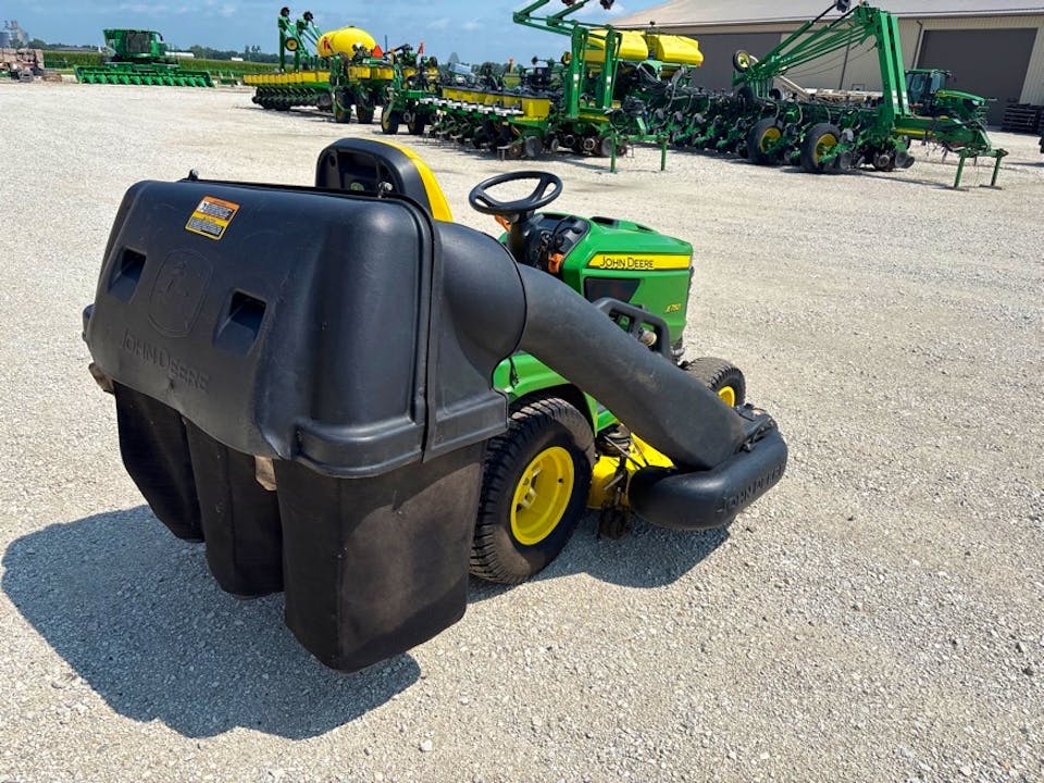 John Deere X750