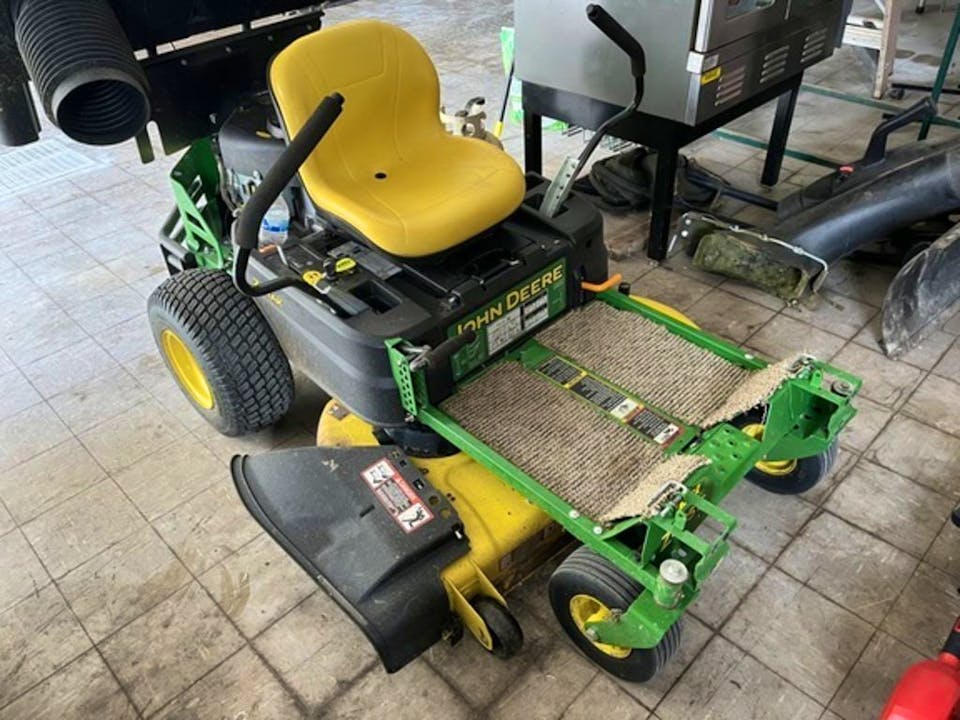 John Deere Z335E