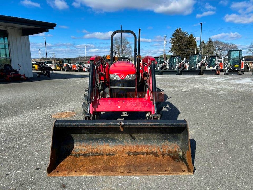 Massey Ferguson 2605H
