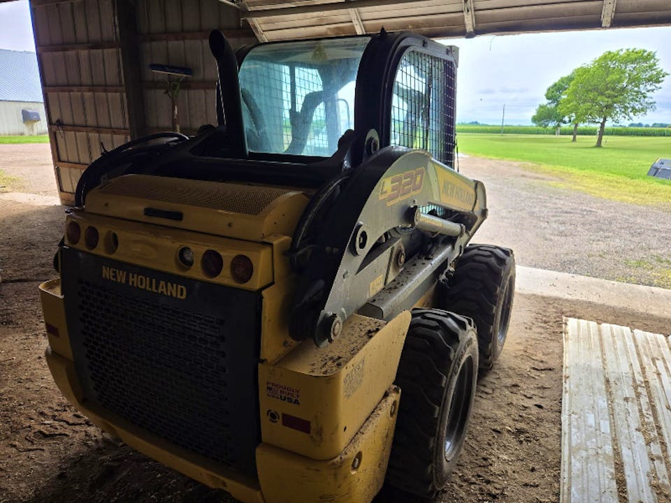 New Holland L320