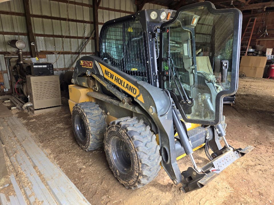 New Holland L320