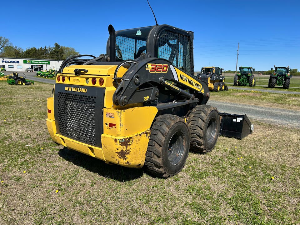 New Holland L320