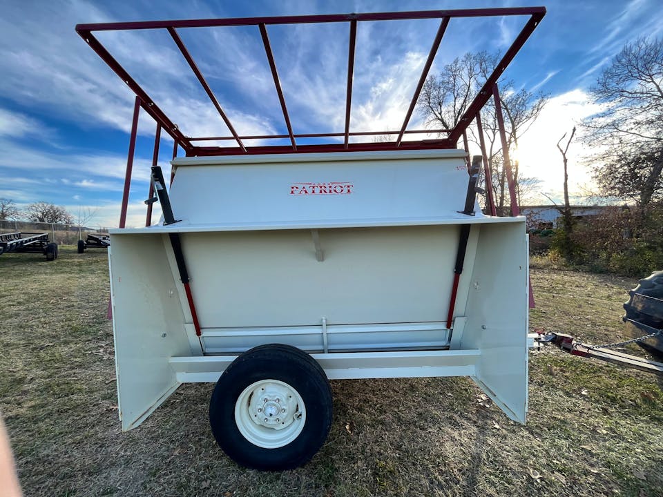 Patriot 150 CREEP FEEDER ON WHEELS W GATES