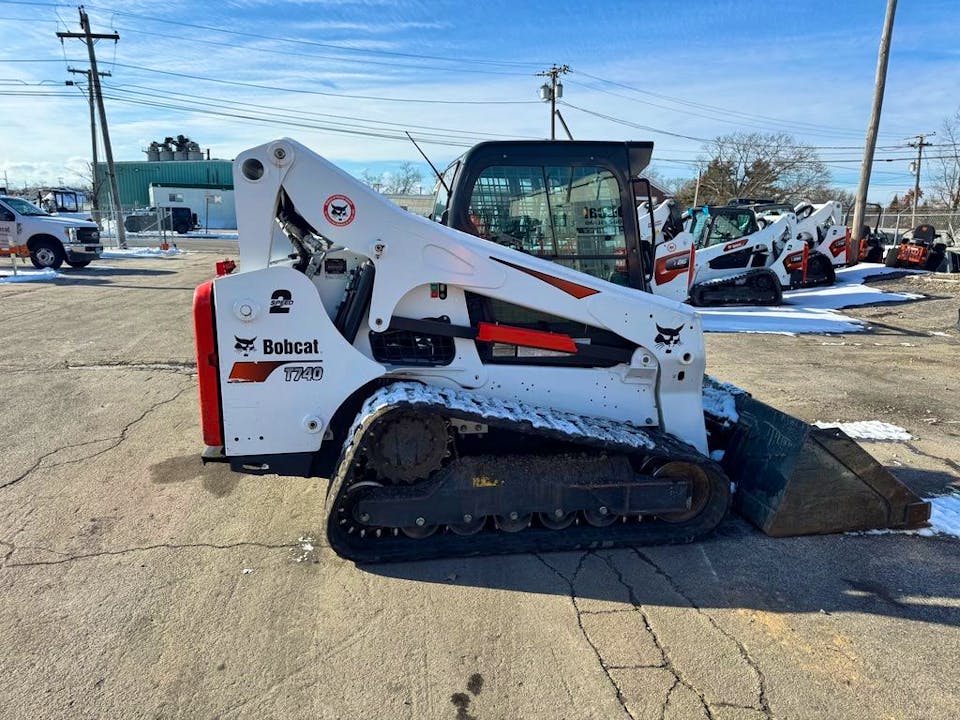 Bobcat T740