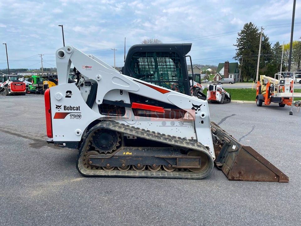 Bobcat T740