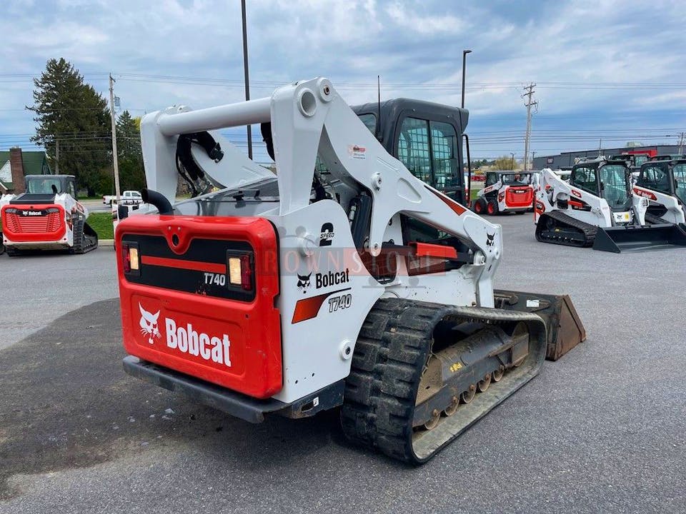 Bobcat T740