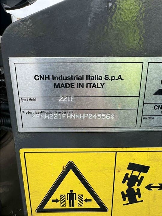 Case 221F HS HIGH SPEED COMPACT