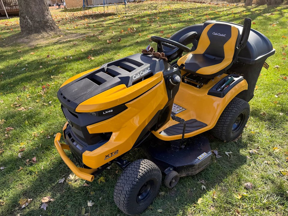 Cub Cadet LX42 KH