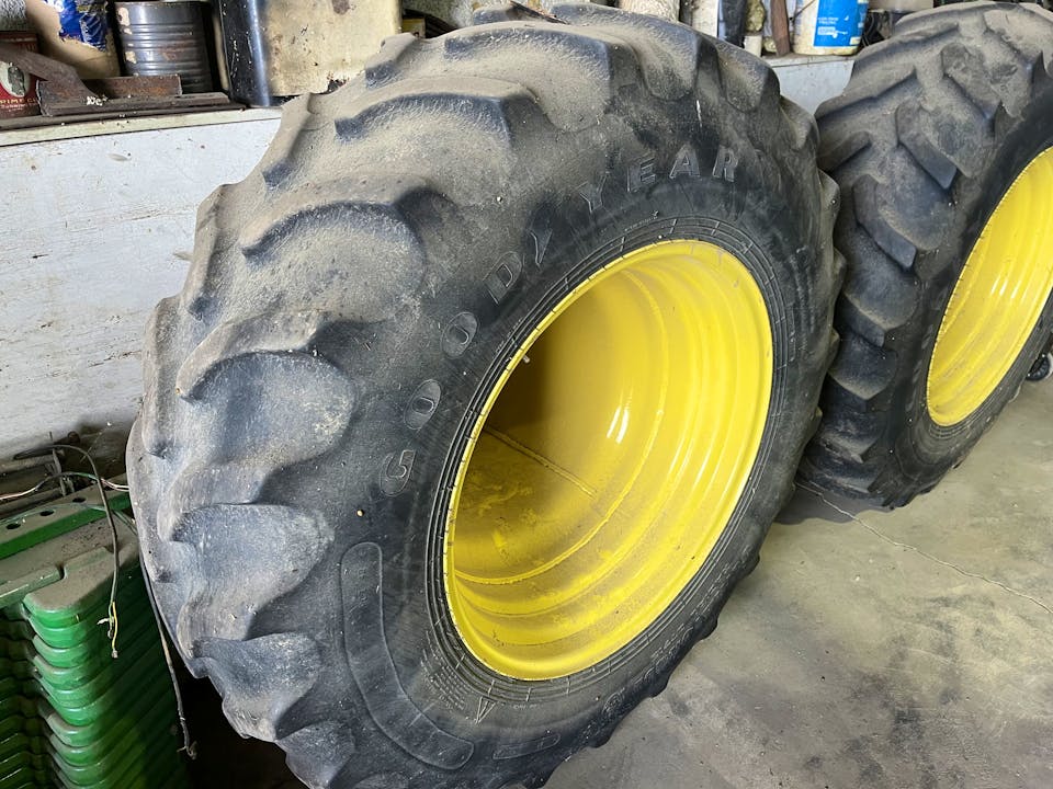 Goodyear 420/90R30