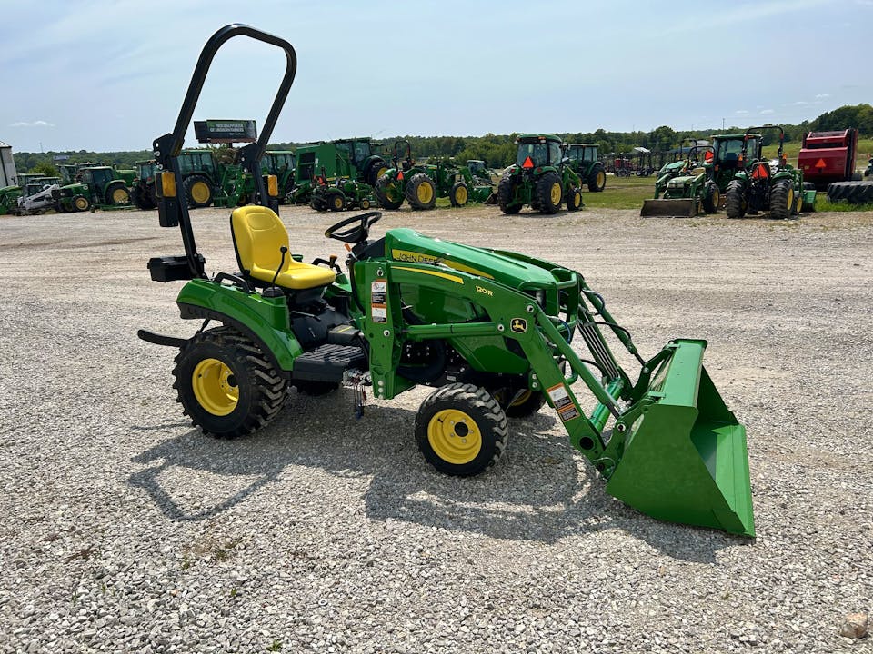 John Deere 1023E