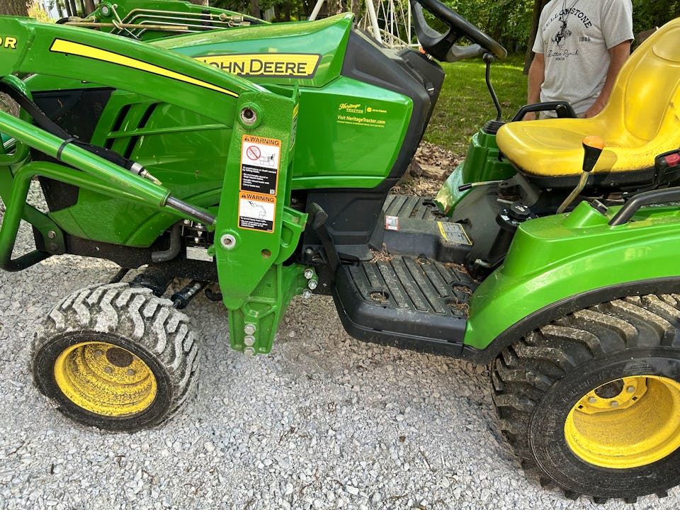 John Deere 1023E