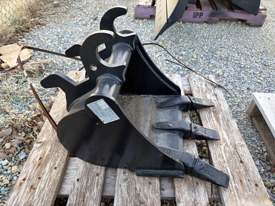 John Deere 16” HEAVY DUTY BKT