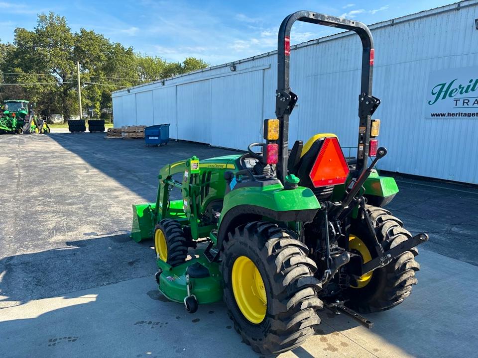 John Deere 2032R