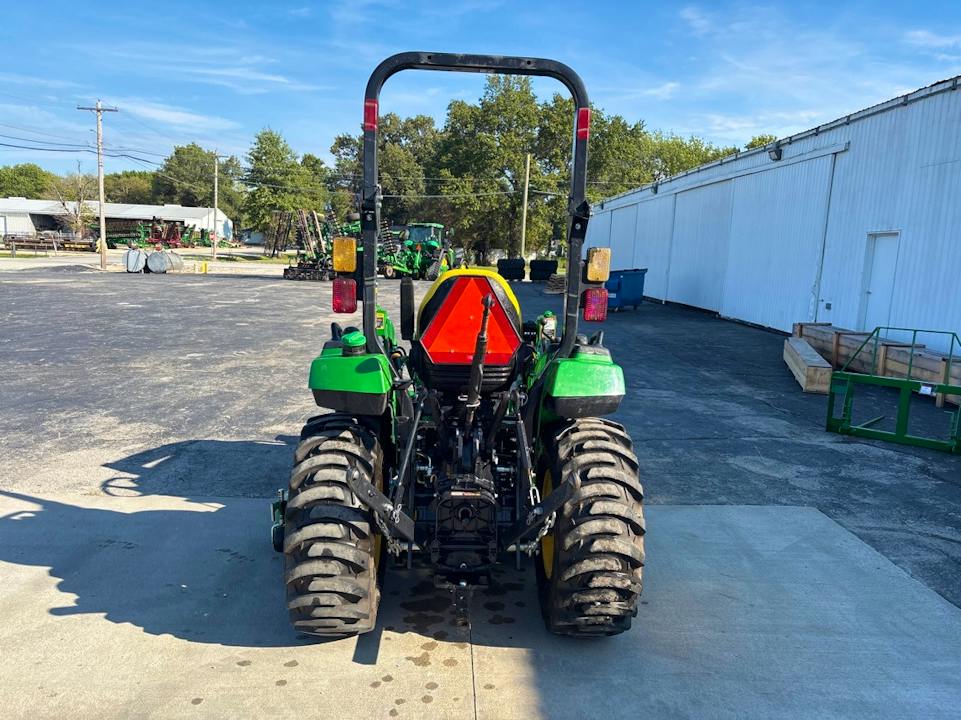 John Deere 2032R