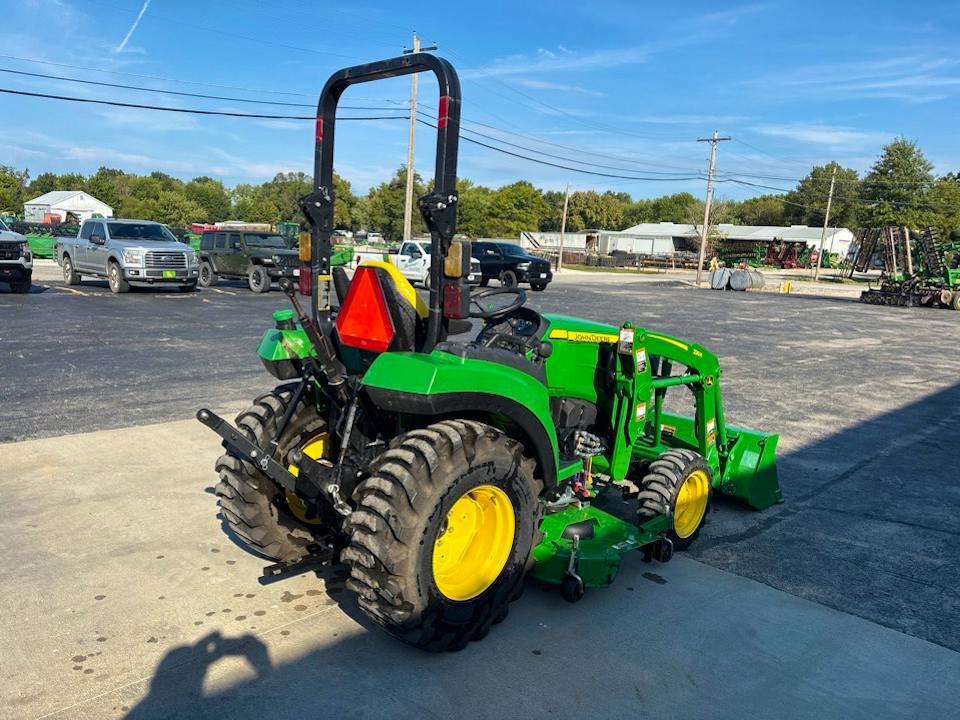 John Deere 2032R