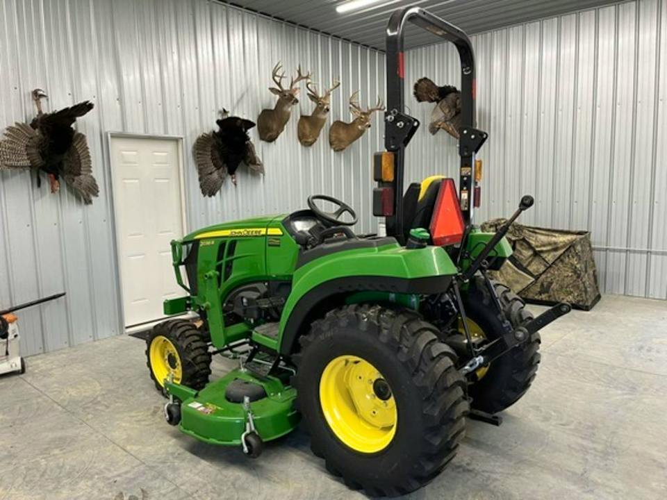 John Deere 2038R