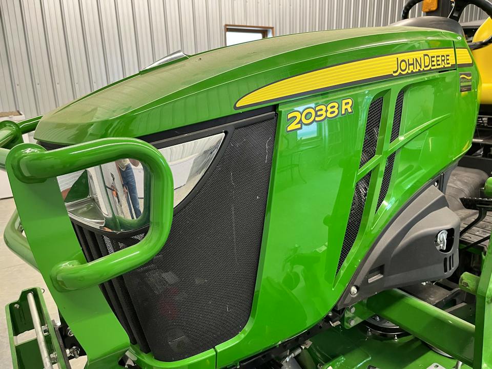 John Deere 2038R