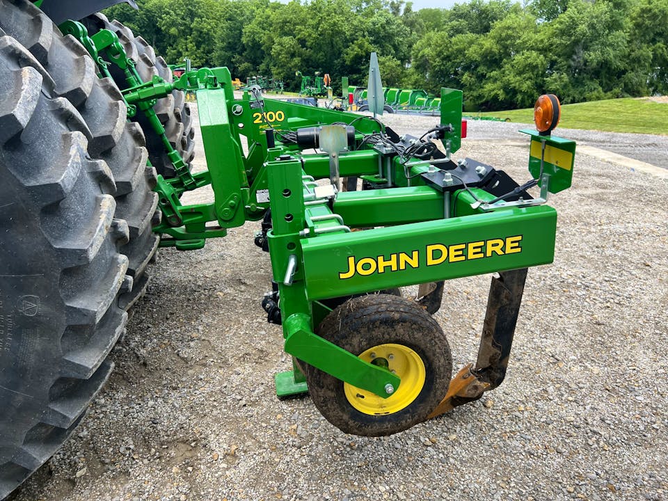 John Deere 2100